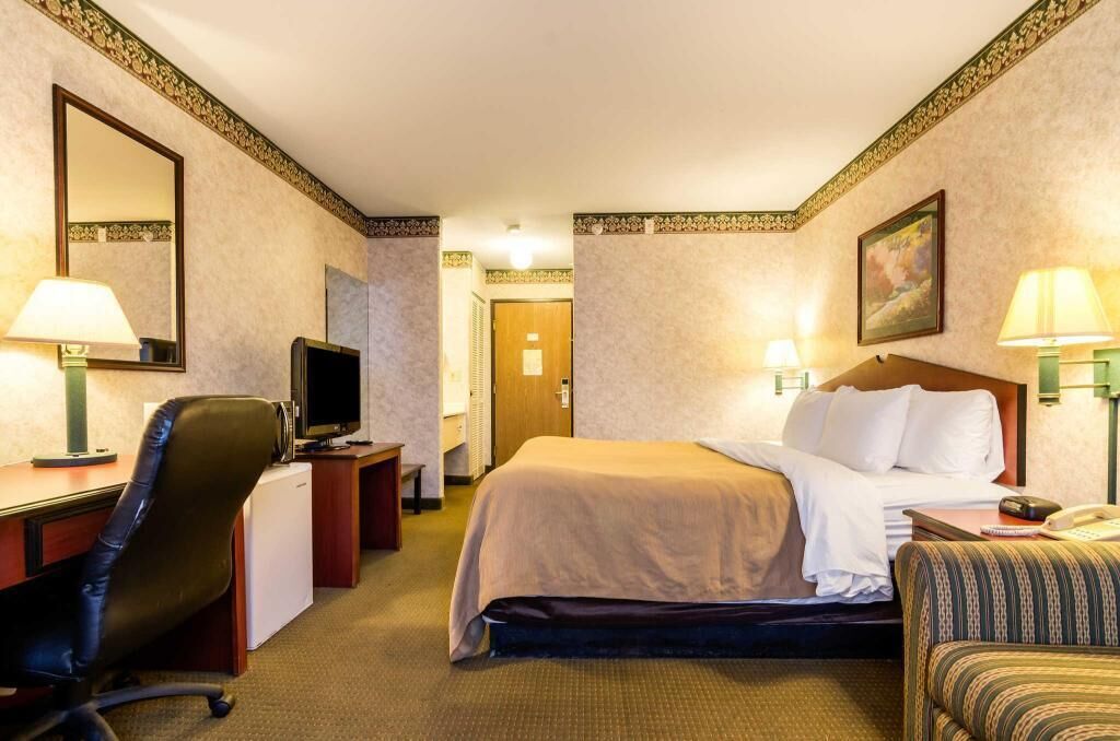 Desk, iron/ironing board, free WiFi, bed sheets