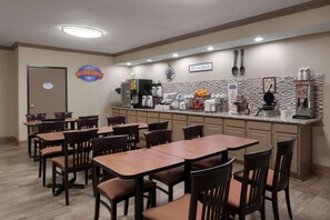 Free daily continental breakfast  - Baymont by Wyndham Belleville Airport Area (Belleville)