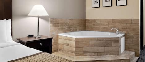 Studiosuite – deluxe, 1 kingsize-seng, ikke-røyk, massasjebadekar | Sengetøy i egyptisk bomull, sengetøy av topp kvalitet og dundyner