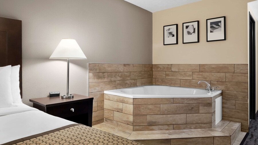 Baymont by Wyndham Belleville Airport Area