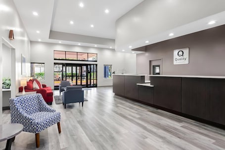 Lobby. Quality Suites Houston NW Cy-Fair