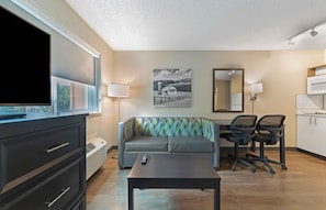 Deluxe Studio, 1 Queen Bed with Sofa bed, Non Smoking | Premium bedding, desk, blackout drapes, iron/ironing board