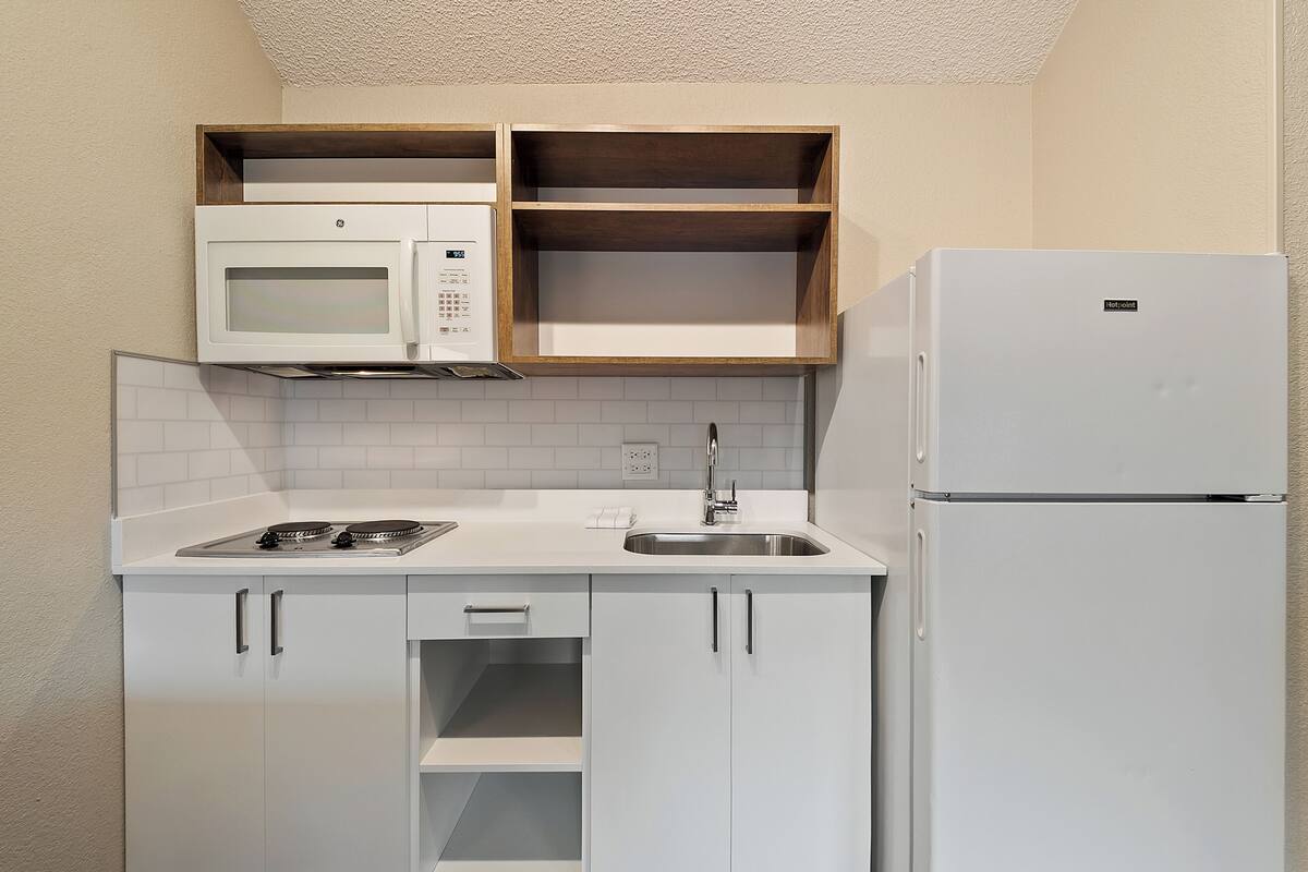 fridge, microwave, stovetop, toaster