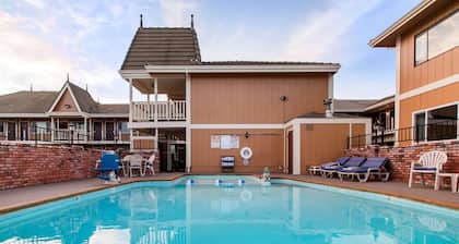Bayside Inn & Suites