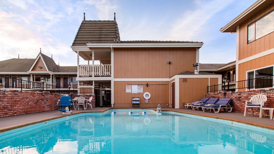 Bayside Inn & Suites