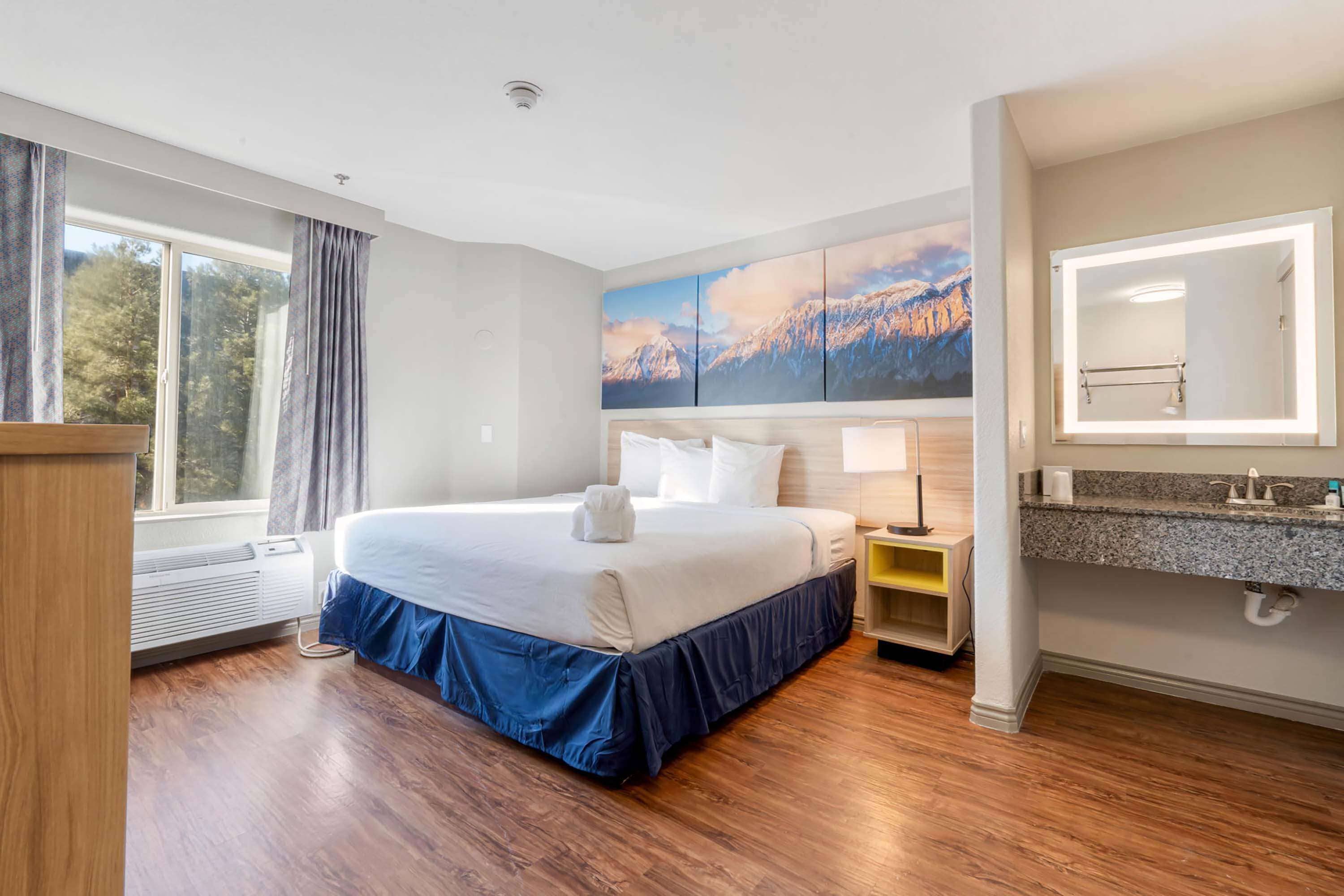 Literie de qualité, couette en duvet, lit avec matelas à plateau-coussin