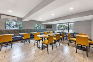 Free daily continental breakfast