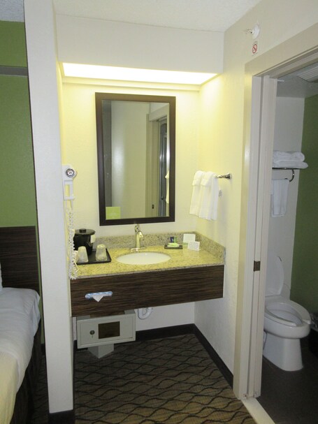 Sleep Inn Miami International Airport - Image 13