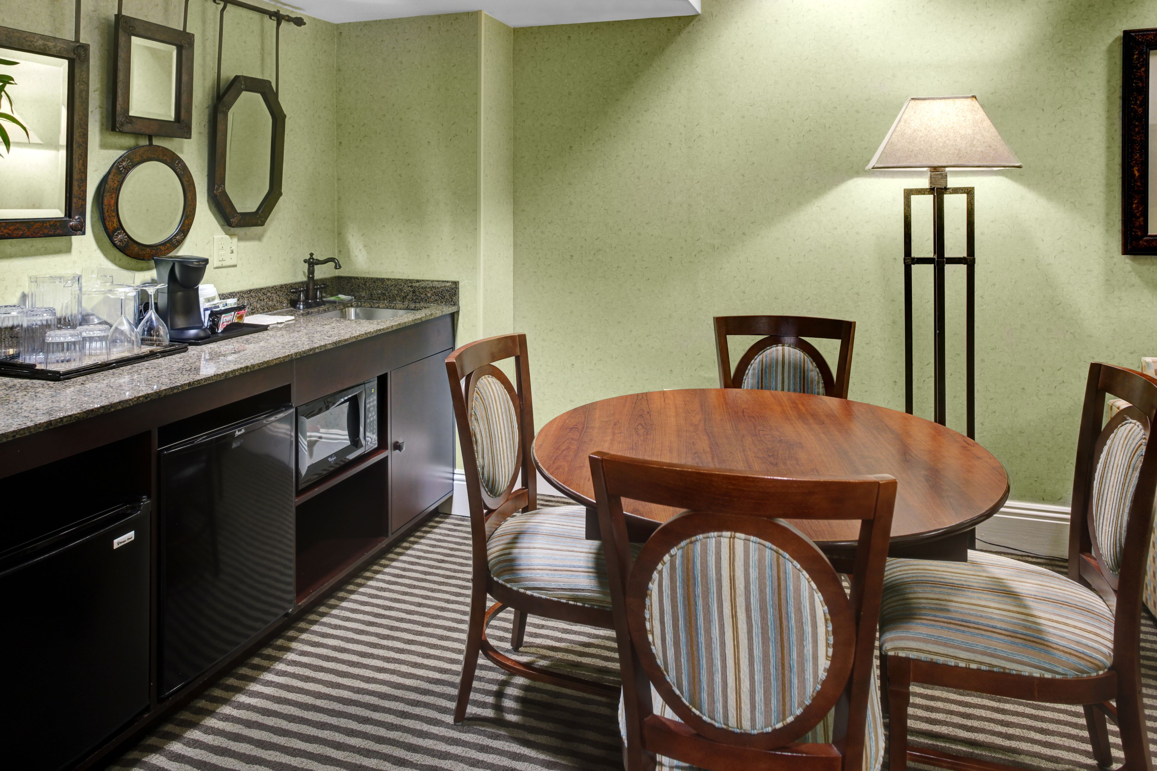 Foto - Holiday Inn Express & Suites Atlanta Buckhead by IHG