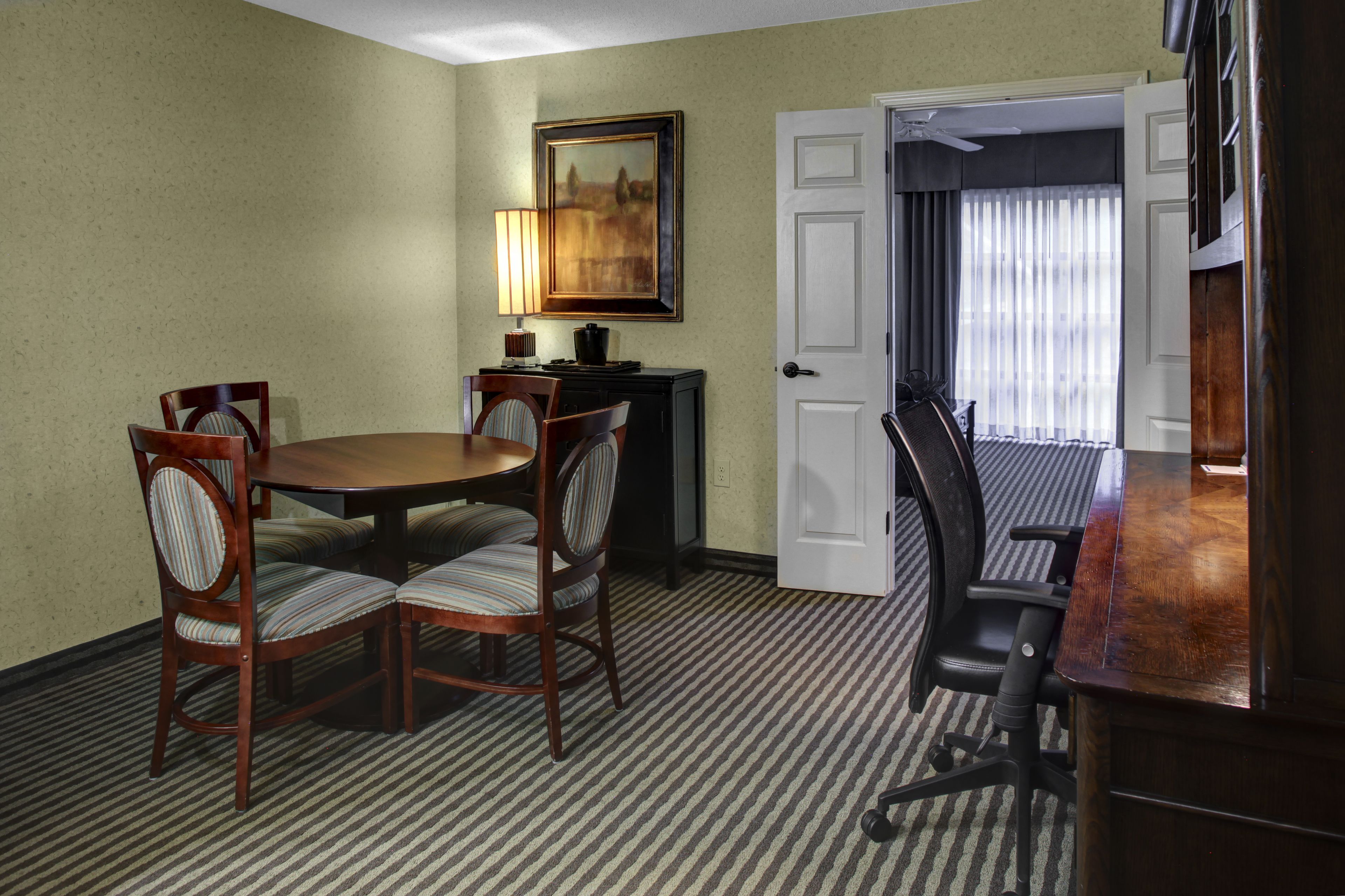 Foto - Holiday Inn Express & Suites Atlanta Buckhead by IHG