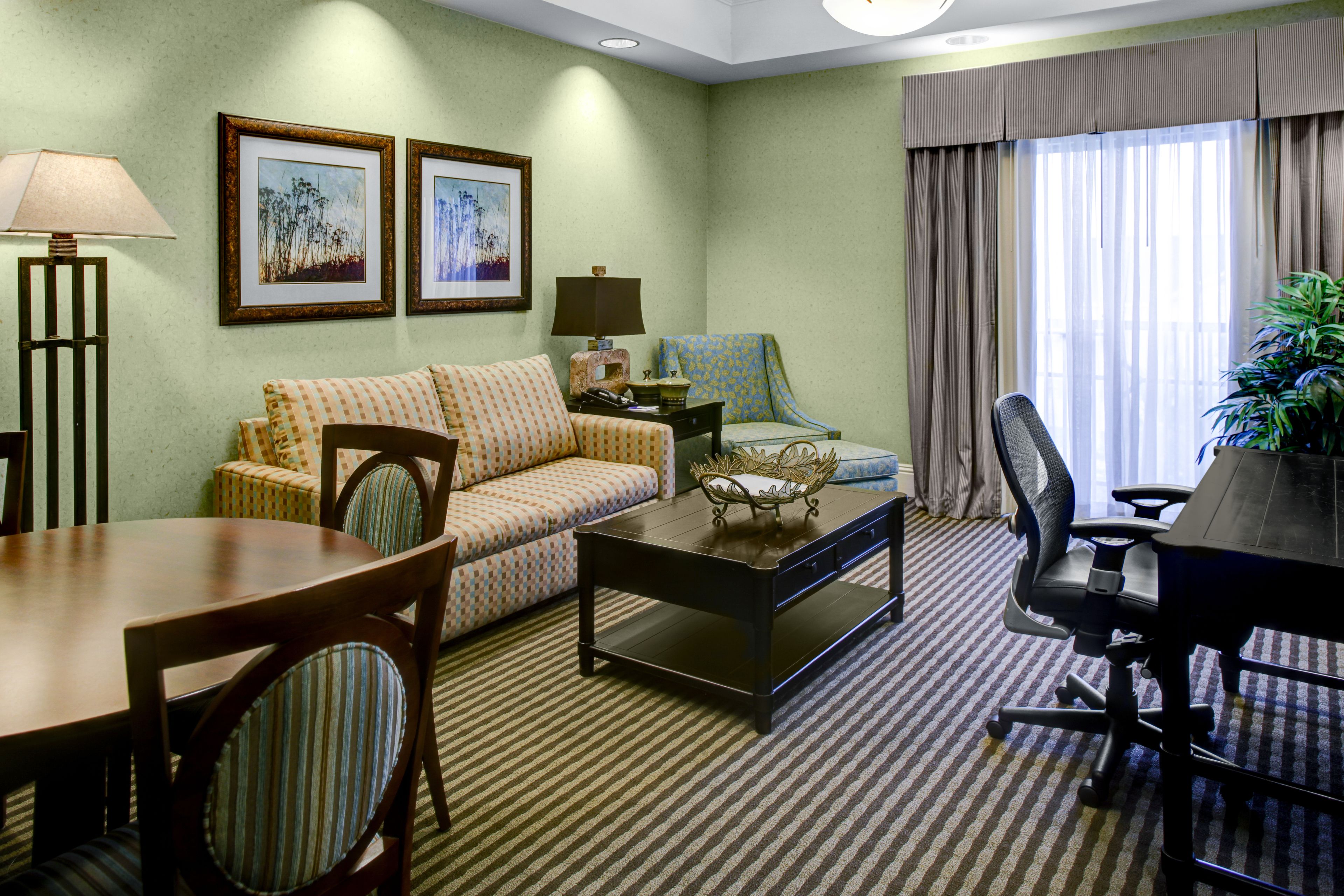 Foto - Holiday Inn Express & Suites Atlanta Buckhead by IHG