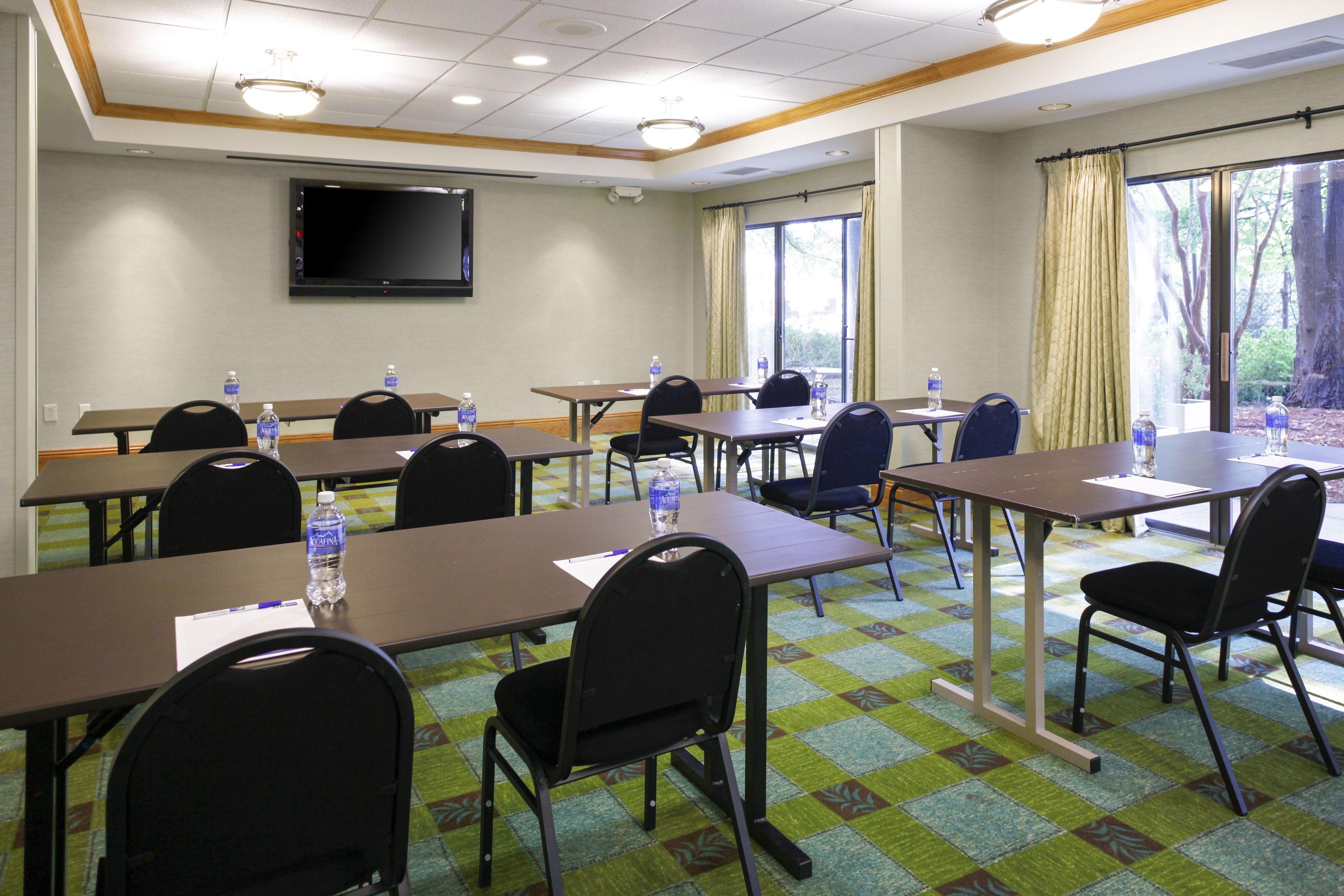 Photo - Holiday Inn Express Hotel & Suites Atlanta Buckhead by IHG