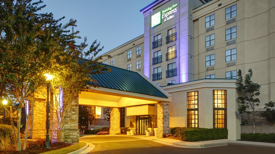 Holiday Inn Express & Suites Atlanta Buckhead by IHG