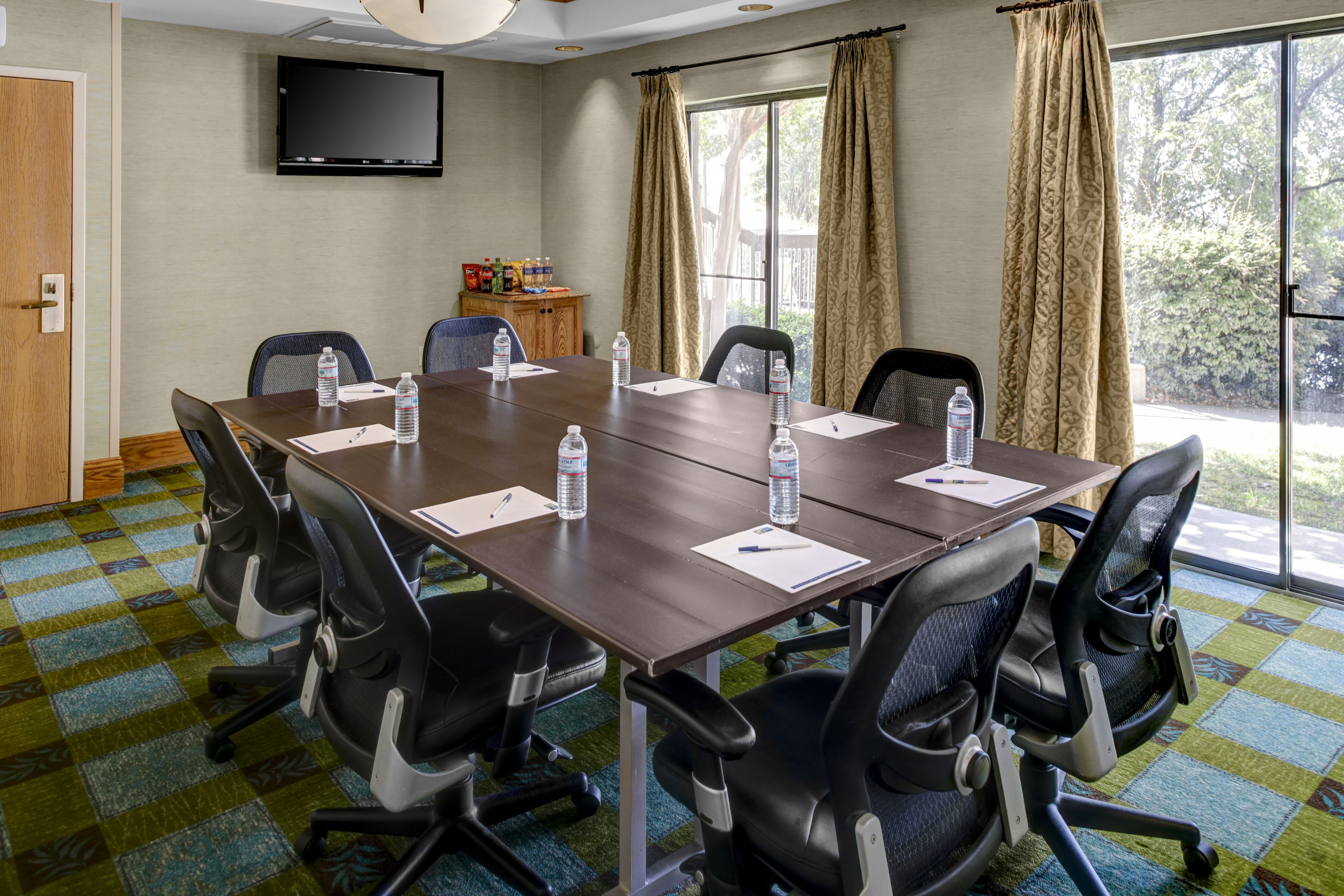 Photo - Holiday Inn Express Hotel & Suites Atlanta Buckhead by IHG