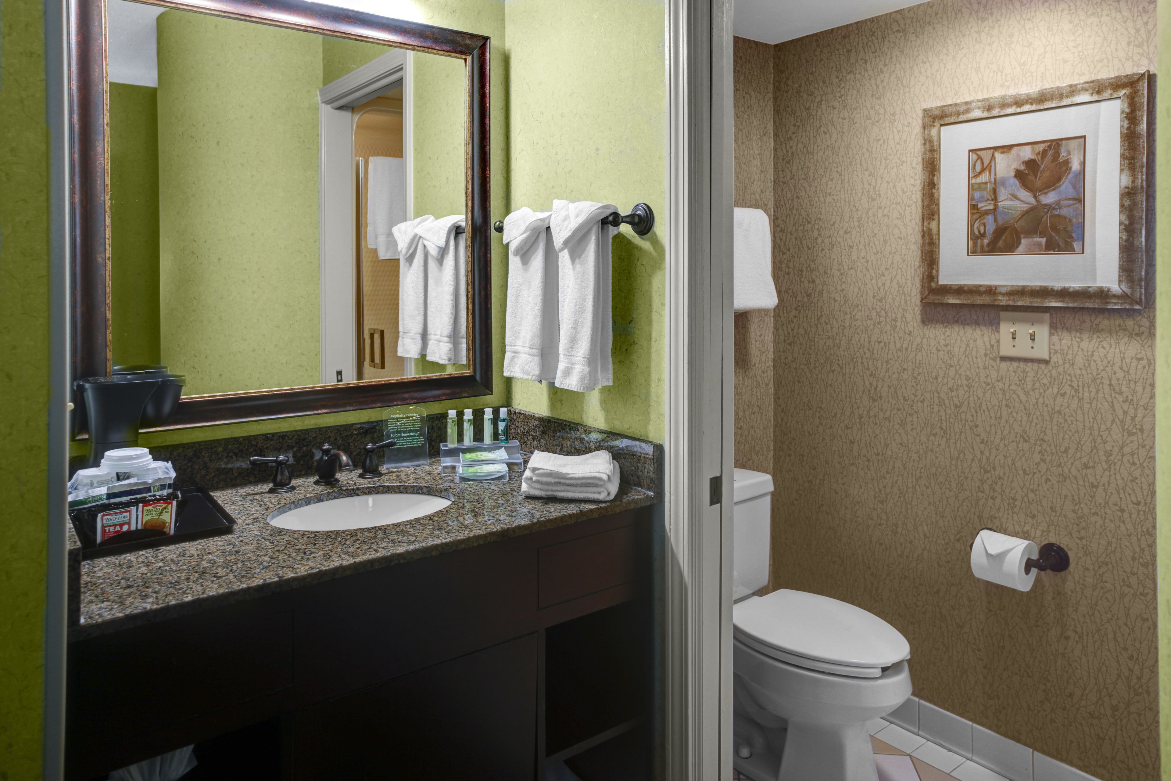 Photo - Holiday Inn Express Hotel & Suites Atlanta Buckhead by IHG
