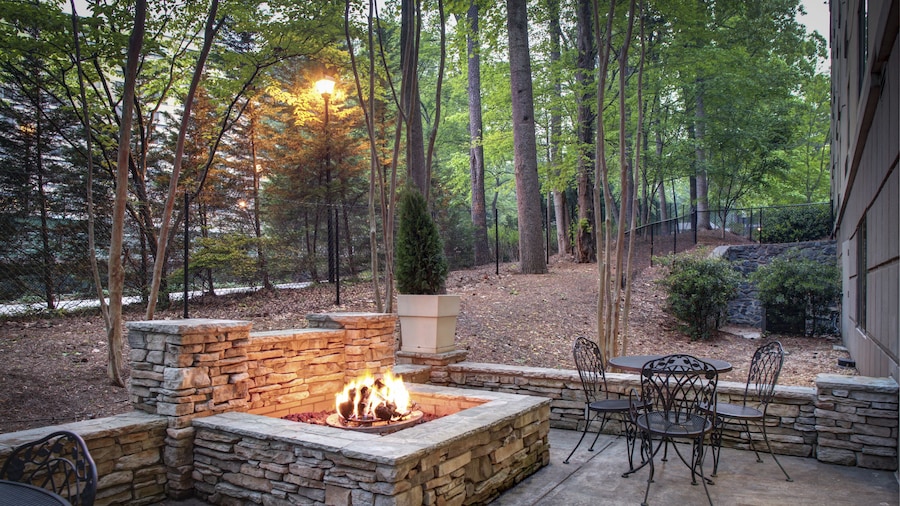 Holiday Inn Express & Suites Atlanta Buckhead by IHG