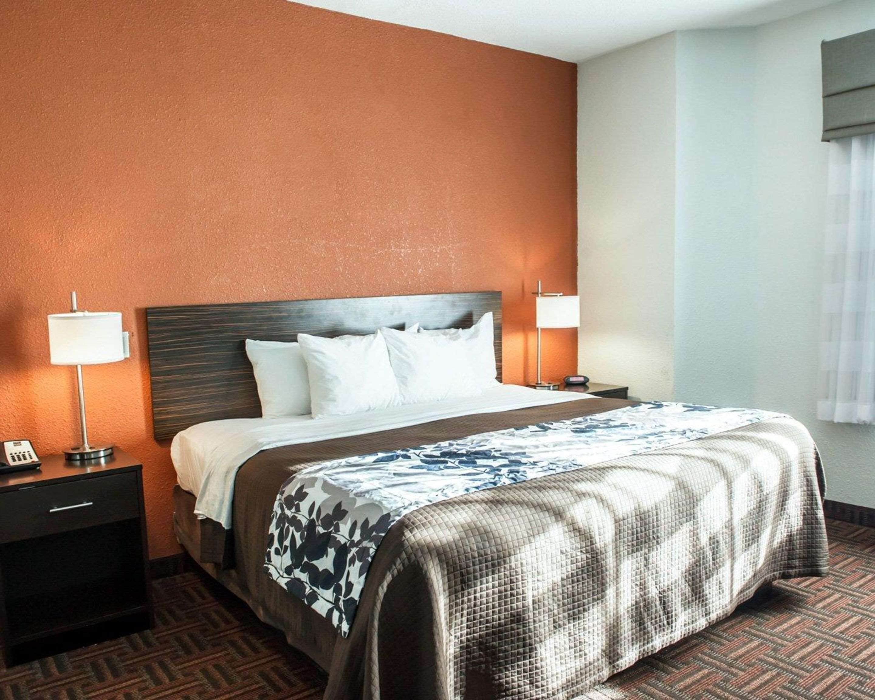 Schreibtisch, laptopgeeigneter Arbeitsplatz, Verdunkelungsvorhänge