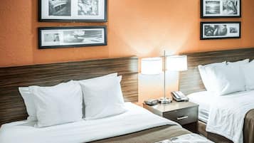 Standardzimmer, 2 Queen-Betten, Nichtraucher | Schreibtisch, laptopgeeigneter Arbeitsplatz, Verdunkelungsvorhänge