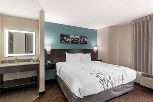 Room, 1 King Bed, Non Smoking | In-room safe, desk, blackout drapes, iron/ironing board