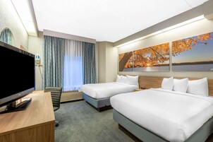 办公桌、笔记本电脑工作区、熨斗/熨衣板、免费婴儿床