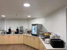 Desayuno continental gratuito y diario