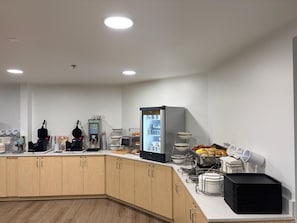 Tägliches inbegriffenes kontinentales Frühstück