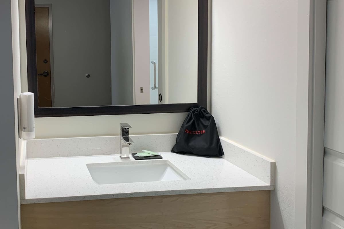 in-room safe, desk, laptop workspace, blackout curtains