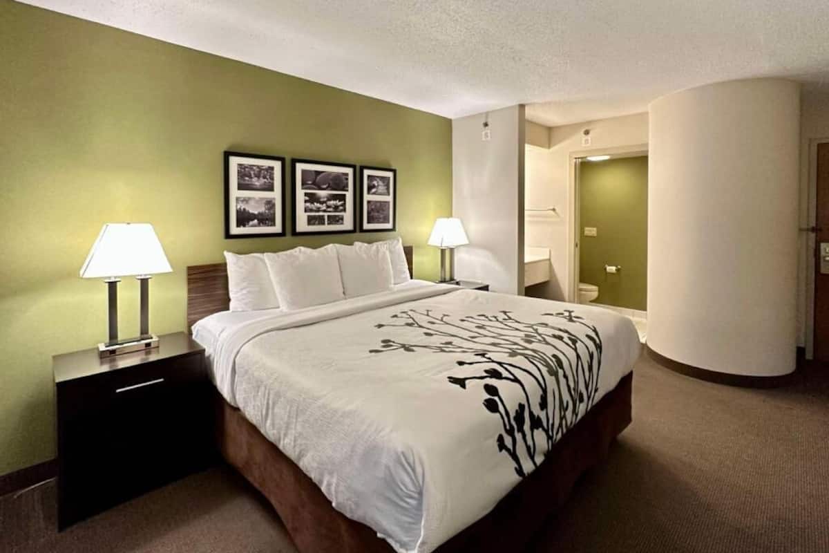 In-room safe, desk, laptop workspace, blackout drapes