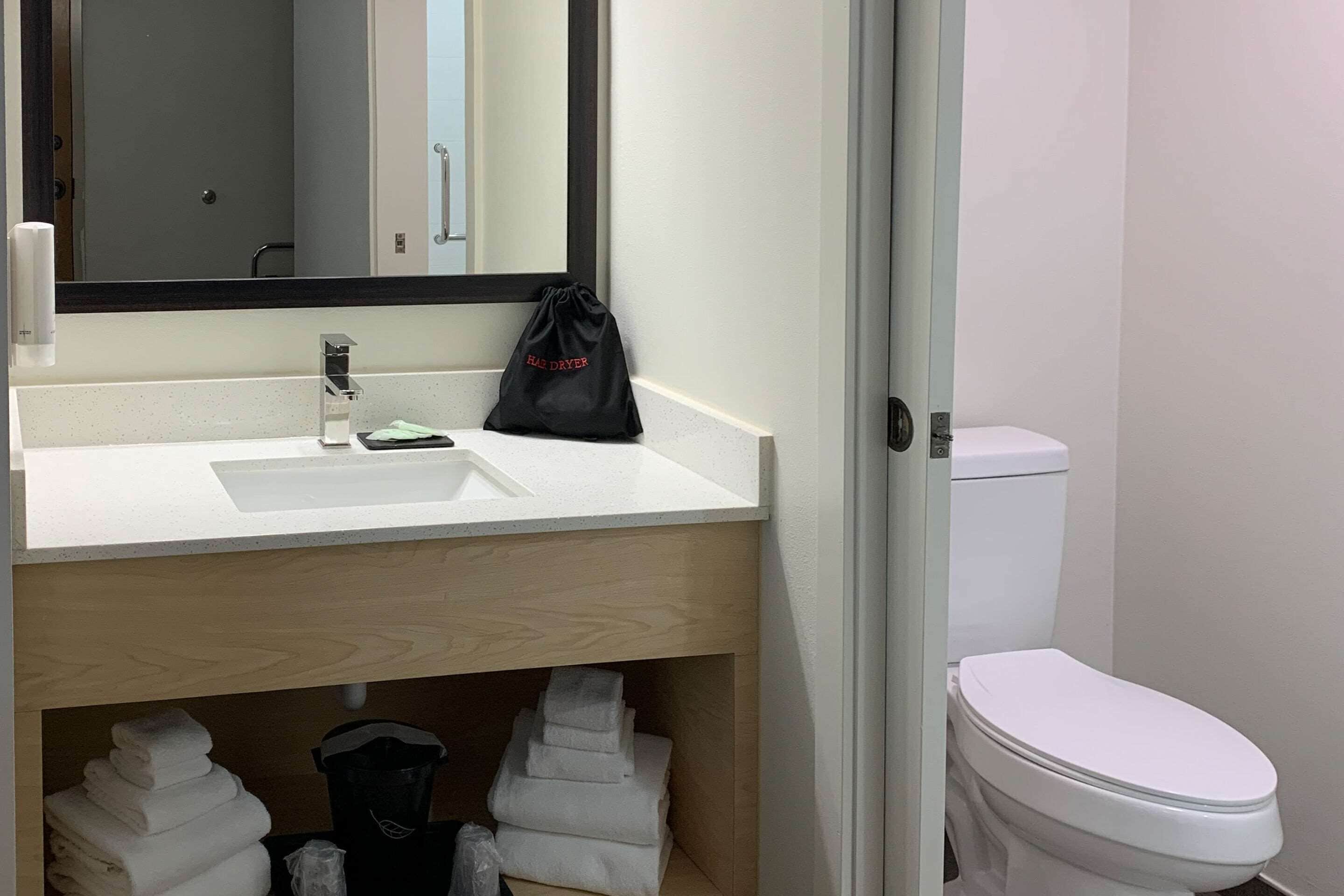 in-room safe, desk, laptop workspace, blackout curtains