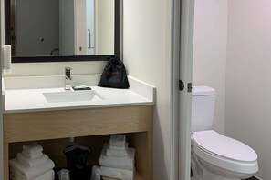 Caja de seguridad en la habitación y escritorio 