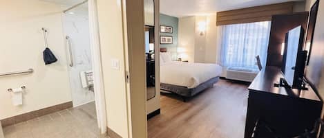 Phòng, 1 giường cỡ king, phù hợp cho người khuyết tật, không hút thuốc | Két bảo mật tại phòng, bàn, khu vực làm việc phù hợp cho laptop