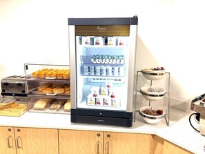 Free daily continental breakfast  - Sleep Inn Staunton (Staunton)