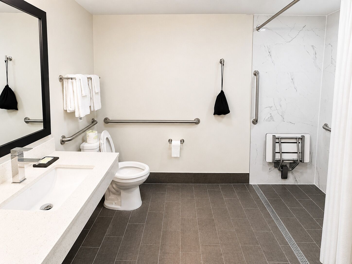 Room, 1 King Bed, Accessible, Non Smoking | Bathroom
