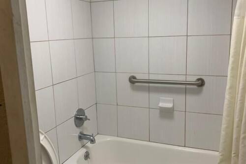 Standard Room, 1 King Bed | Bathroom