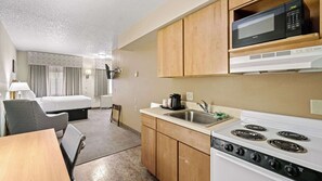 Habitación, 2 camas de matrimonio, no fumadores (Efficiency) | Ropa de cama de alta calidad y edredones de plumas