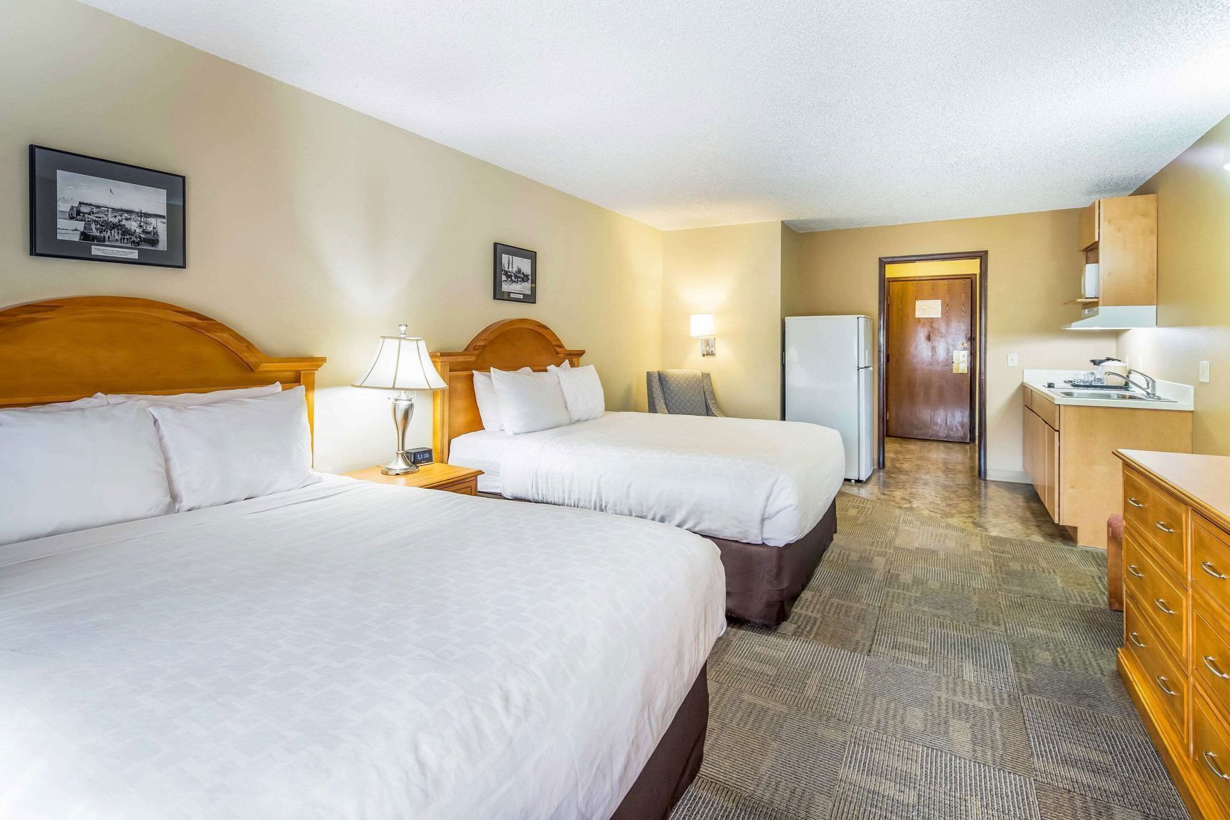 Premium bedding, down comforters, pillowtop beds, desk