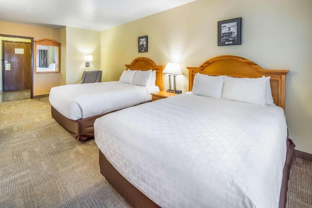 Premium bedding, down comforters, pillowtop beds, desk