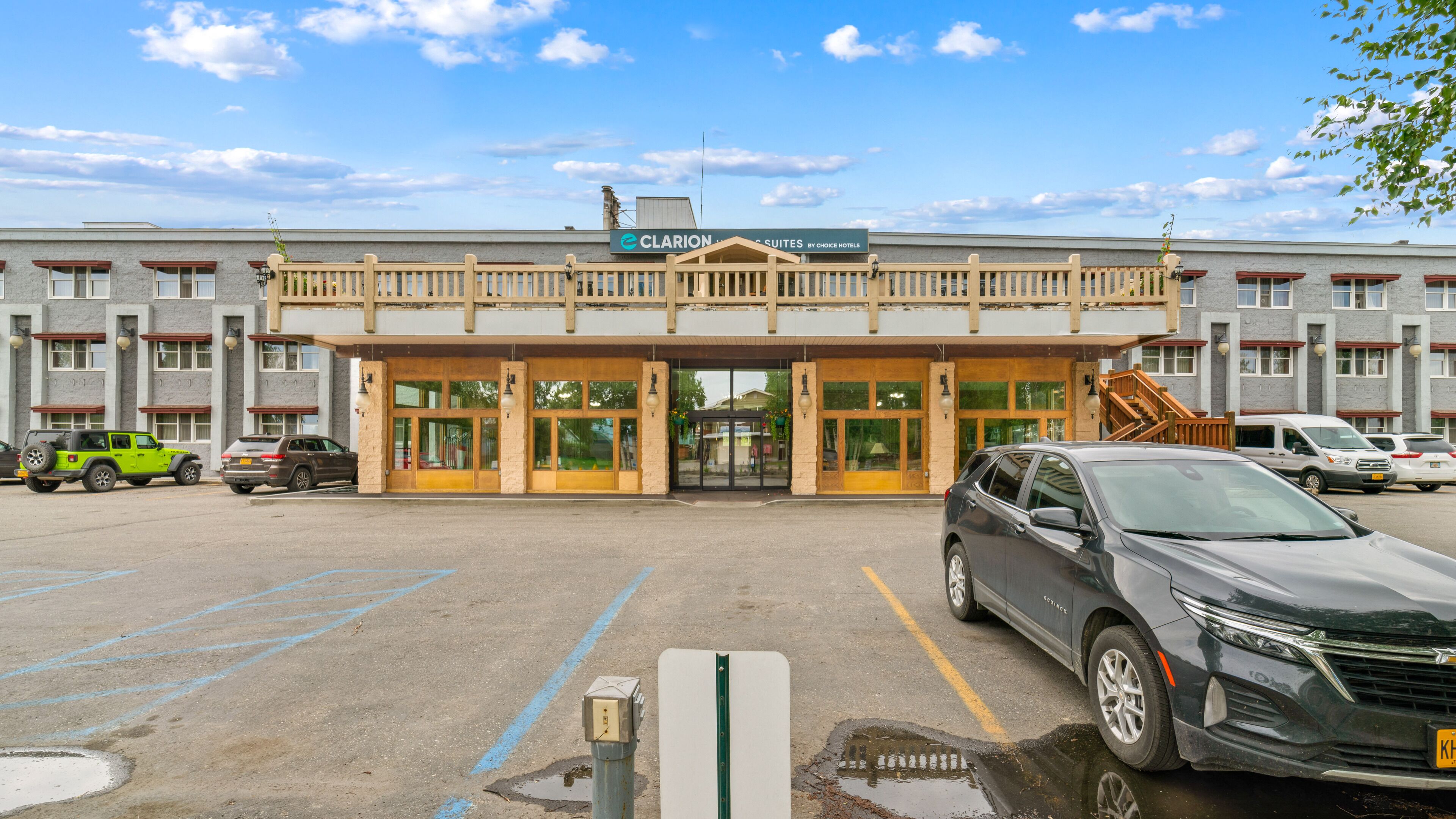 A hotel entrance with a sign reading "Clarion Suites by Choice Hotels".