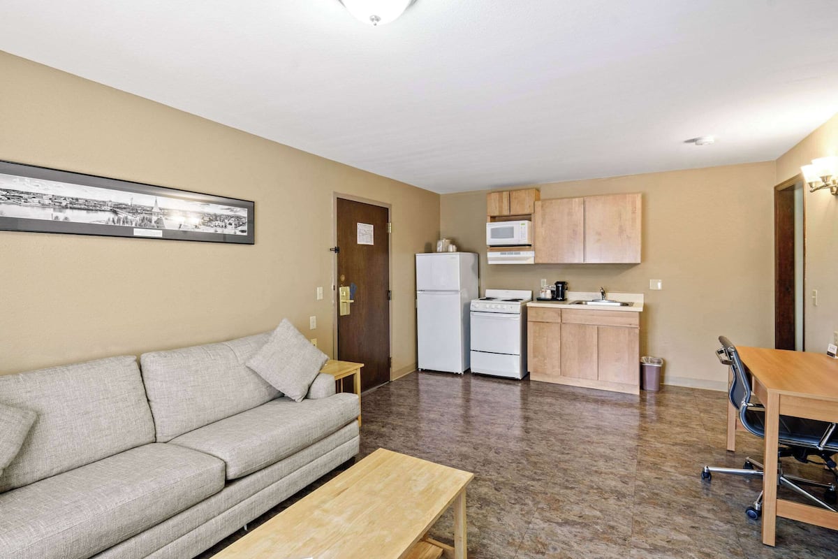 room, 2 queen beds, non smoking (efficiency) | premium bedding, down duvets, pillow-top beds, desk