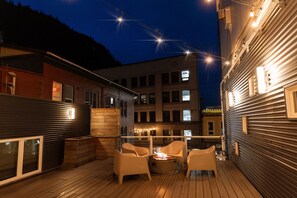 Rooftop terrace - The Silverbow Inn (Juneau)