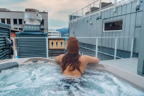 Outdoor spa tub