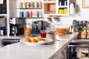 Petit déjeuner en libre-service compris tous les jours