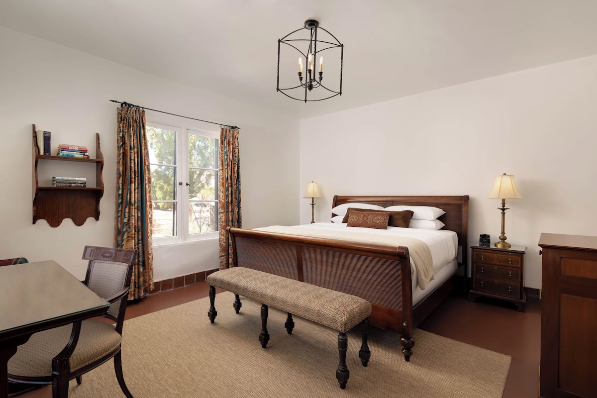 Standard King Room (Accessible by stairs only)