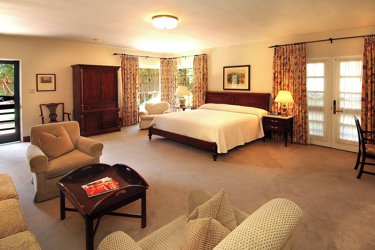 Deluxe Patio King Room | 1 bedroom, down comforters, pillowtop beds, in-room safe