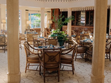 Piano bar, garden views, open daily. Arizona Inn