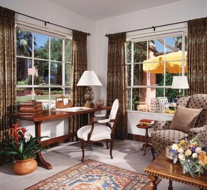 En 43-tommers Flatskjerm-TV med kabel-kanaler samt TV