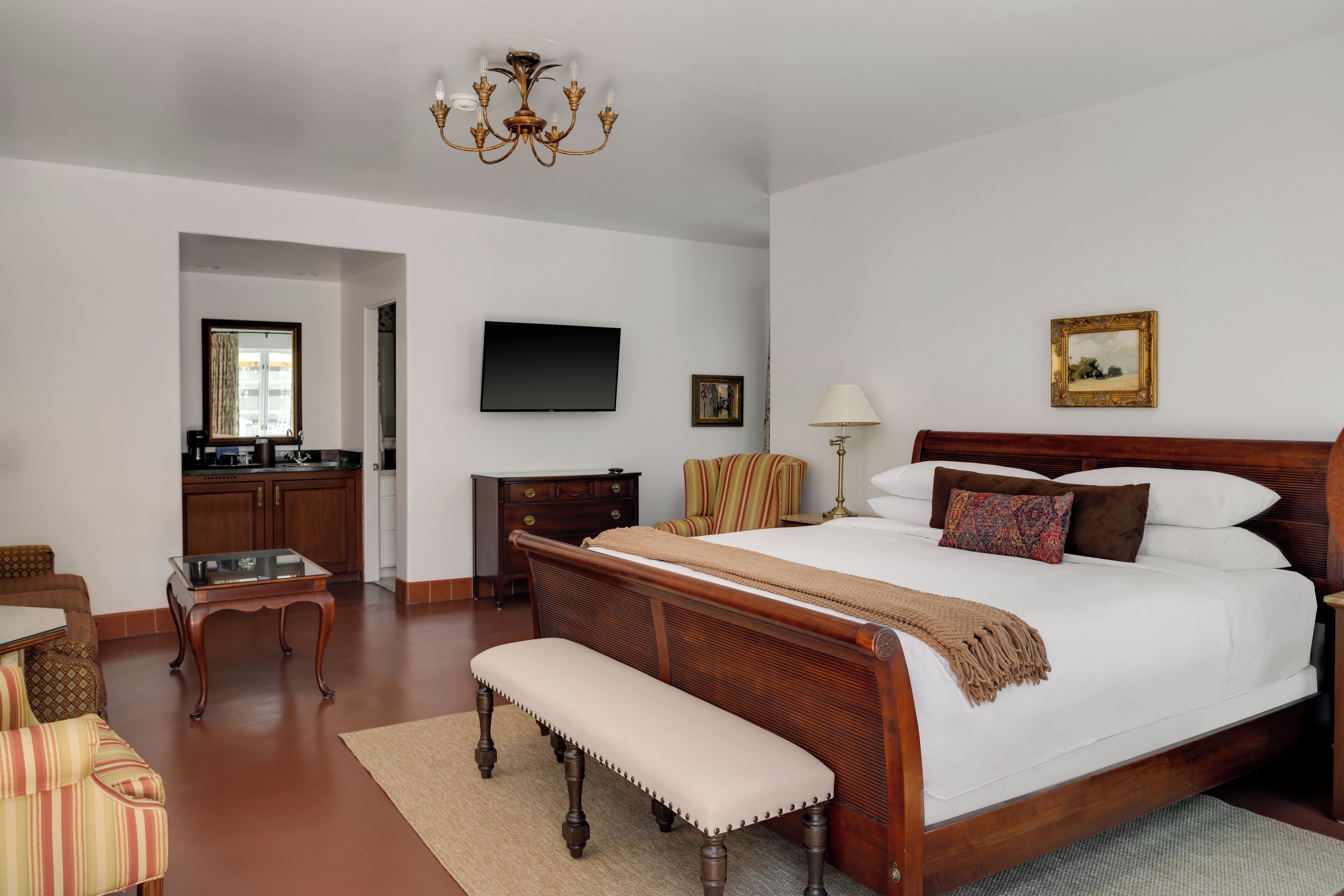Habitació Deluxe, 1 llit de matrimoni gran i sofà llit | Roba de llit d'alta qualitat i cobrellits 