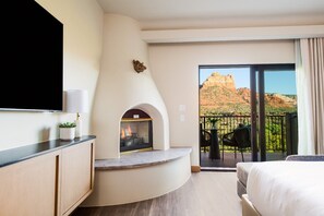 Deluxe Room, 1 King Bed (Cliffs,0.1mi from L'Auberge de Sedona) | Premium bedding, minibar, in-room safe, individually decorated - L'Auberge de Sedona (Sedona)