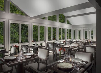 2 restaurants; breakfast, lunch, and dinner served at LAuberge de Sedona