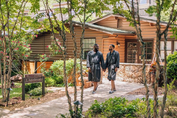 Outdoor treatment area, body treatments, aromatherapy - L'Auberge de Sedona (Sedona)